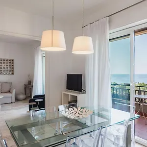 https://piazza-europa-landscape-by-wonderful-italy.catania-hotels.net